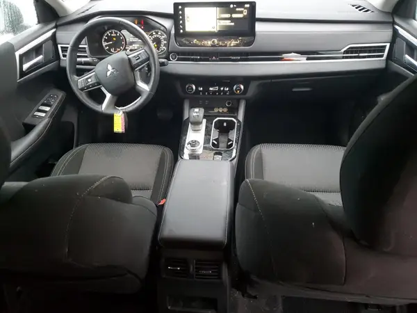 JA4J3UA82SZ024509 2025 MITSUBISHI OUTLANDER - Image 8