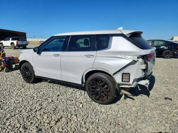 JA4J3UA83NZ092841 2022 MITSUBISHI OUTLANDER - Image 2