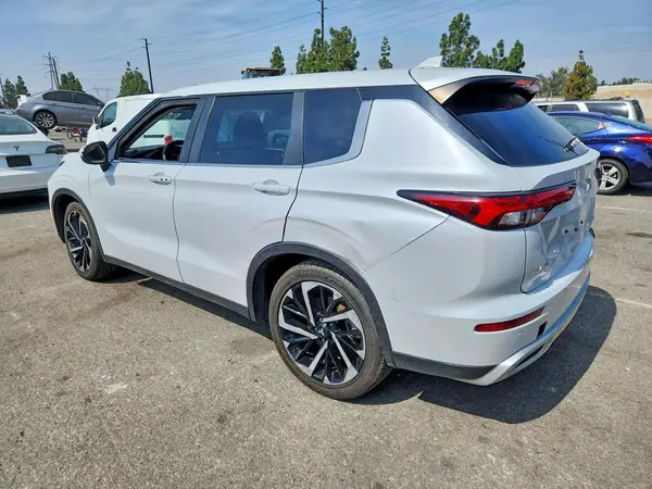 JA4J3UA83PZ030178 2023 MITSUBISHI OUTLANDER - Image 2