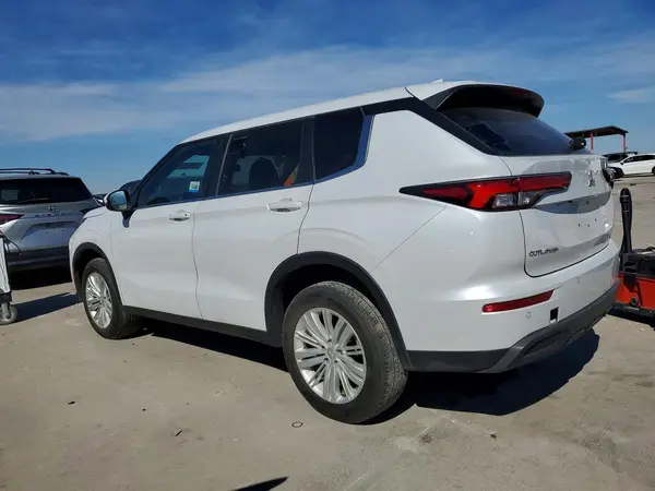 JA4J3UA83RZ008006 2024 MITSUBISHI OUTLANDER - Image 2