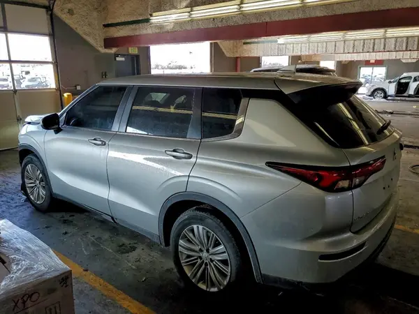 JA4J3UA83RZ011696 2024 MITSUBISHI OUTLANDER - Image 2