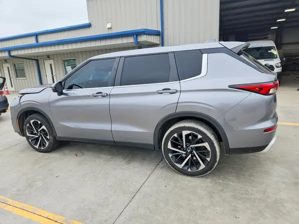 JA4J3UA84NZ082173 2022 MITSUBISHI OUTLANDER - Image 2