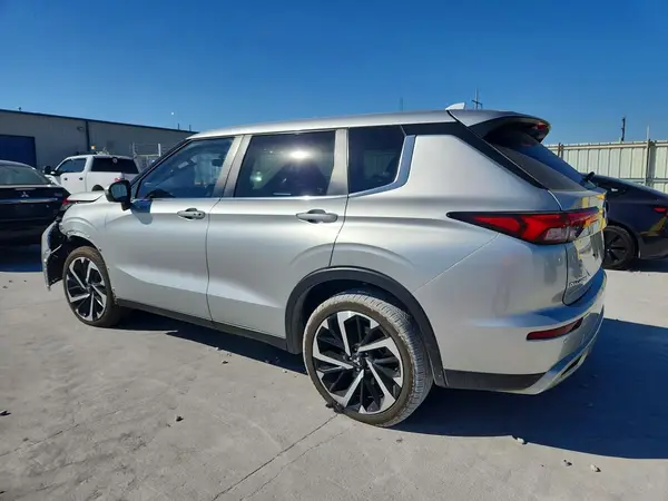 JA4J3UA85NZ045861 2022 MITSUBISHI OUTLANDER - Image 2