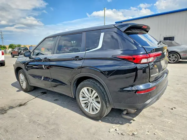 JA4J3UA85RZ071785 2024 MITSUBISHI OUTLANDER - Image 2