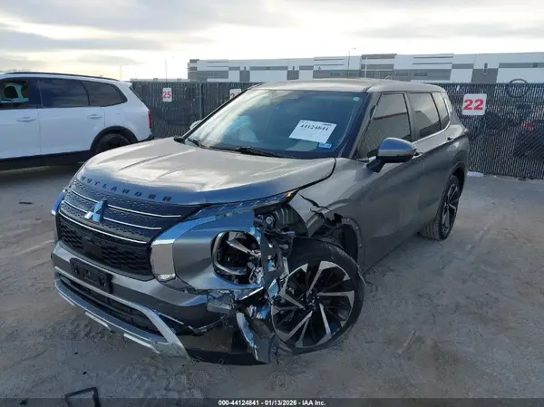 JA4J3UA86PZ048142 2023 MITSUBISHI OUTLANDER - Image 2