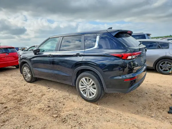 JA4J3UA86RZ073867 2024 MITSUBISHI OUTLANDER - Image 2
