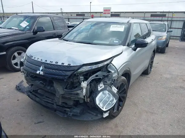 JA4J3UA87NZ073919 2022 MITSUBISHI OUTLANDER - Image 2