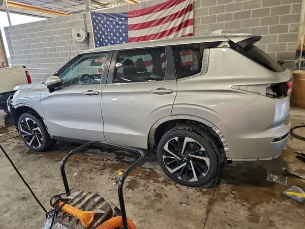 JA4J3UA87PZ034850 2023 MITSUBISHI OUTLANDER - Image 2