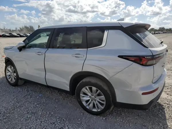 JA4J3UA87SZ019323 2025 MITSUBISHI OUTLANDER - Image 2