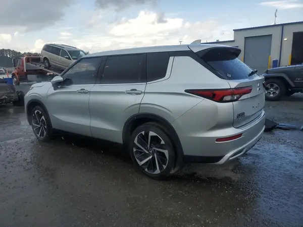 JA4J3UA88NZ013695 2022 MITSUBISHI OUTLANDER - Image 2