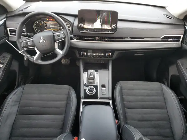 JA4J3UA88PZ009083 2023 MITSUBISHI OUTLANDER - Image 8
