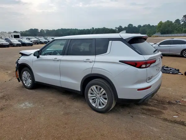 JA4J3UA88RZ003738 2024 MITSUBISHI OUTLANDER - Image 2