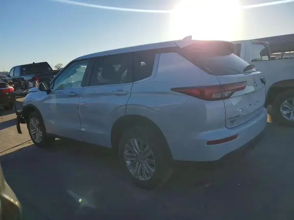 JA4J3UA88RZ074034 2024 MITSUBISHI OUTLANDER - Image 2