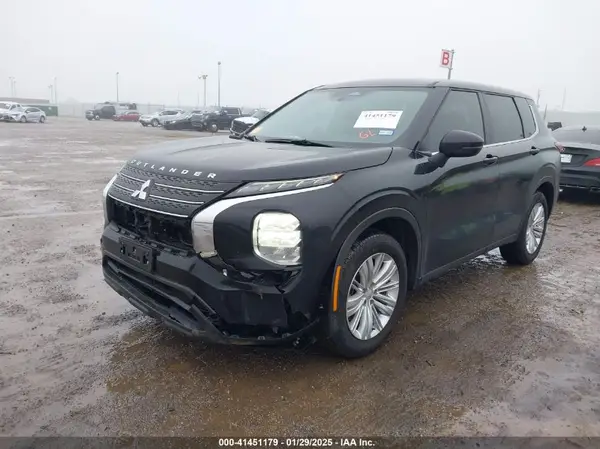 JA4J3UA88RZ074065 2024 MITSUBISHI OUTLANDER - Image 2