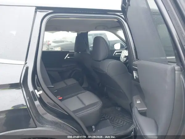 JA4J3UA88RZ074065 2024 MITSUBISHI OUTLANDER - Image 8