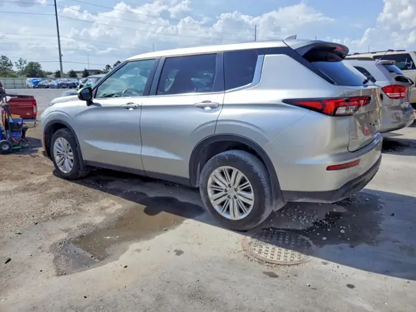 JA4J3UA88RZ076396 2024 MITSUBISHI OUTLANDER - Image 2