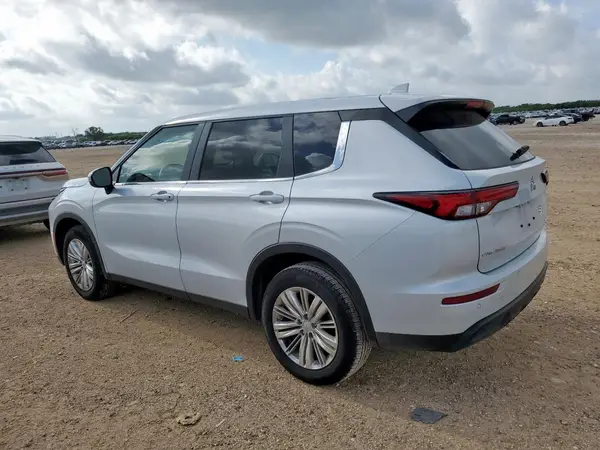 JA4J3UA88RZ078844 2024 MITSUBISHI OUTLANDER - Image 2