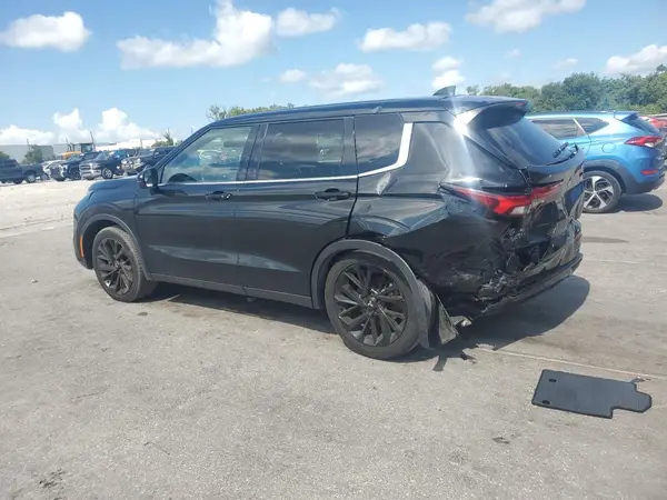 JA4J3UA8XPZ025902 2023 MITSUBISHI OUTLANDER - Image 2