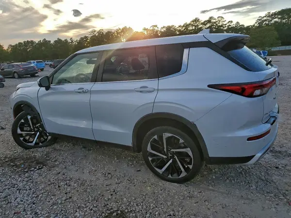 JA4J3UA8XPZ031134 2023 MITSUBISHI OUTLANDER - Image 2