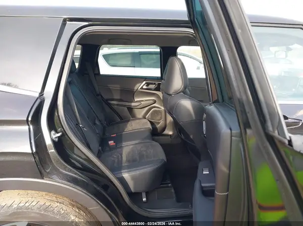 JA4J3UA8XPZ046152 2023 MITSUBISHI OUTLANDER - Image 8