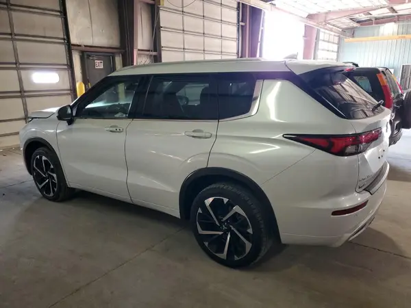 JA4J3VA80NZ065215 2022 MITSUBISHI OUTLANDER - Image 2