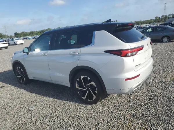 JA4J3VA81PZ027978 2023 MITSUBISHI OUTLANDER - Image 2