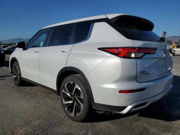 JA4J3VA81RZ073636 2024 MITSUBISHI OUTLANDER - Image 2