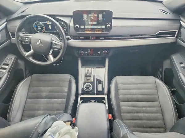 JA4J3VA81RZ084815 2024 MITSUBISHI OUTLANDER - Image 8