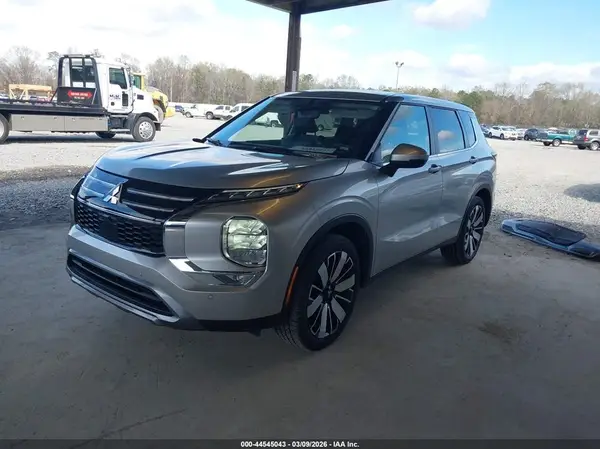 JA4J3VA81SZ034843 2025 MITSUBISHI OUTLANDER - Image 2