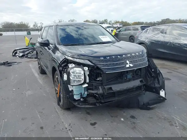 JA4J3VA82RZ006589 2024 MITSUBISHI OUTLANDER - Image 1