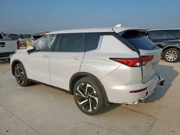 JA4J3VA82RZ033596 2024 MITSUBISHI OUTLANDER - Image 2
