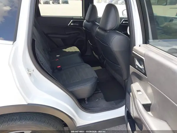 JA4J3VA82RZ044694 2024 MITSUBISHI OUTLANDER - Image 8