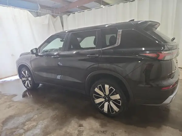 JA4J3VA82SZ034561 2025 MITSUBISHI OUTLANDER - Image 2
