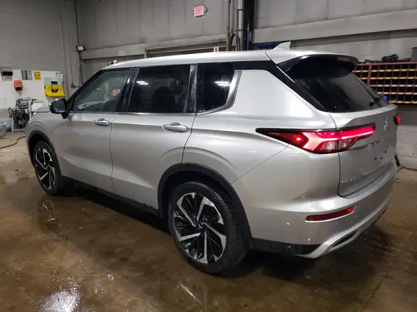 JA4J3VA83RZ028813 2024 MITSUBISHI OUTLANDER - Image 2