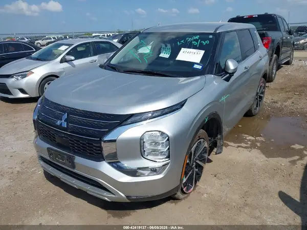 JA4J3VA83RZ042369 2024 MITSUBISHI OUTLANDER - Image 2