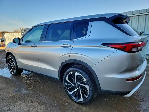 JA4J3VA83RZ076540 2024 MITSUBISHI OUTLANDER - Image 2