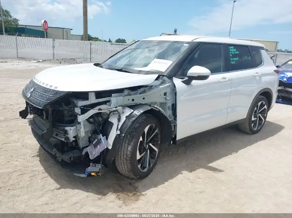 JA4J3VA83RZ082399 2024 MITSUBISHI OUTLANDER - Image 2