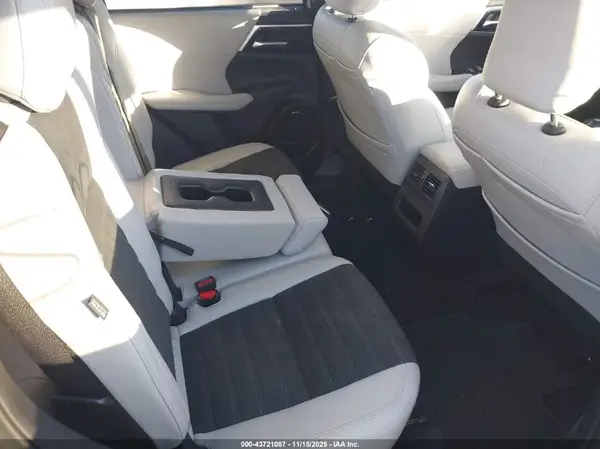JA4J3VA83SZ014657 2025 MITSUBISHI OUTLANDER - Image 8
