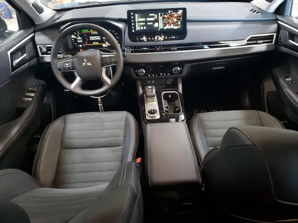 JA4J3VA83SZ024217 2025 MITSUBISHI OUTLANDER - Image 8