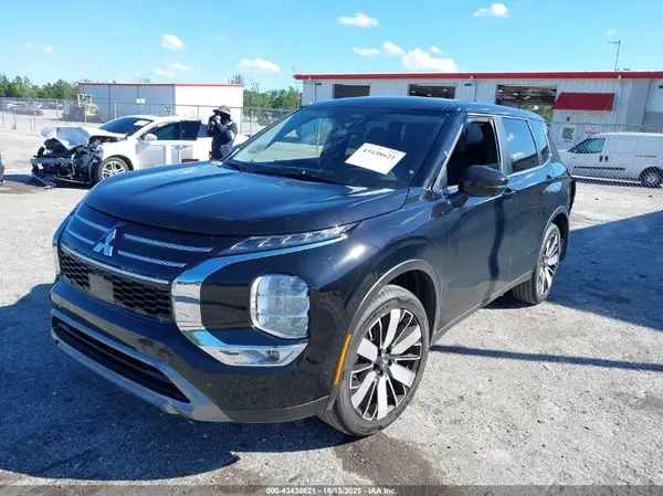 JA4J3VA84SZ046548 2025 MITSUBISHI OUTLANDER - Image 2