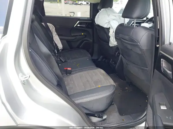 JA4J3VA85RZ040557 2024 MITSUBISHI OUTLANDER - Image 8