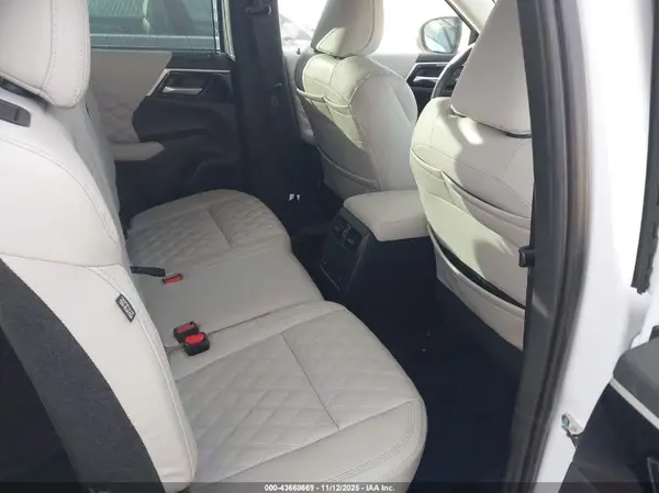 JA4J3VA86PZ018208 2023 MITSUBISHI OUTLANDER - Image 8