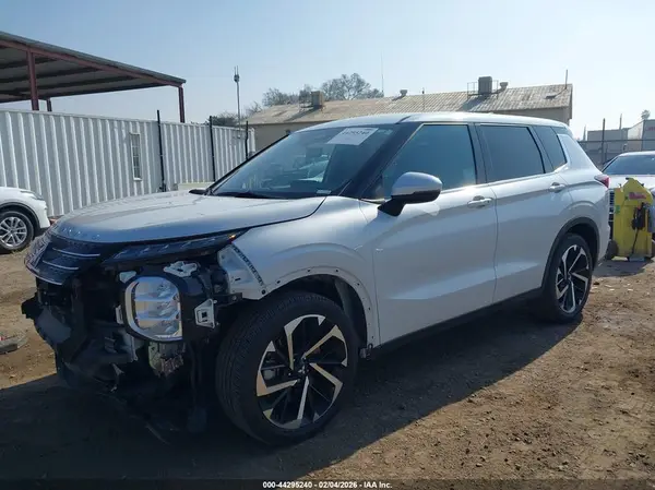 JA4J3VA87RZ011013 2024 MITSUBISHI OUTLANDER - Image 2