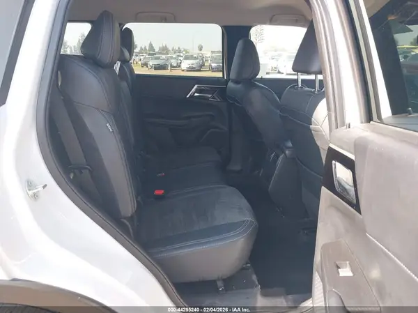 JA4J3VA87RZ011013 2024 MITSUBISHI OUTLANDER - Image 8