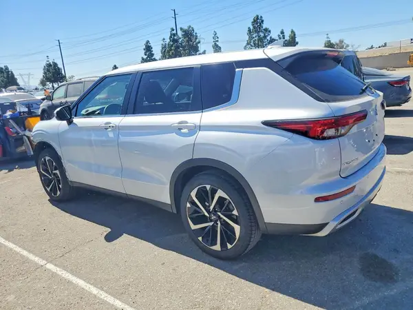JA4J3VA87RZ053827 2024 MITSUBISHI OUTLANDER - Image 2