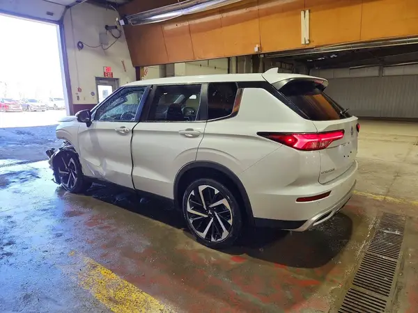 JA4J3VA87RZ080655 2024 MITSUBISHI OUTLANDER - Image 2