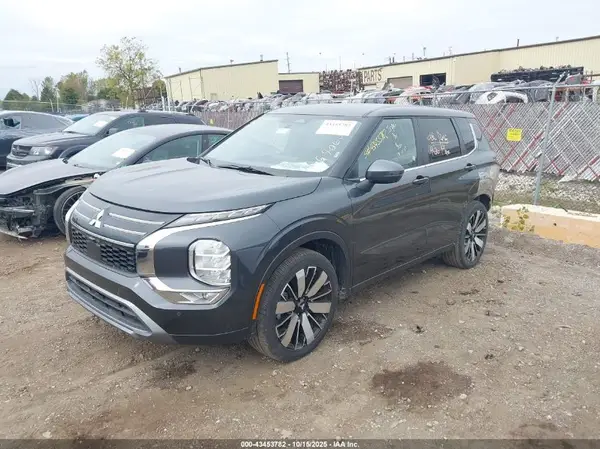 JA4J3VA87SZ014788 2025 MITSUBISHI OUTLANDER - Image 2
