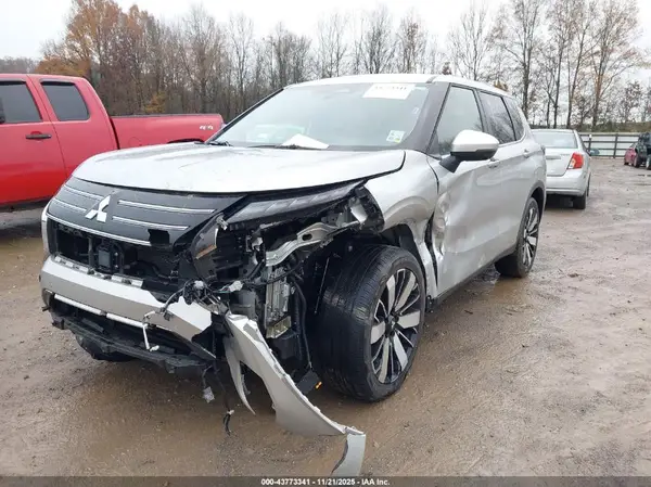 JA4J3VA87SZ021160 2025 MITSUBISHI OUTLANDER - Image 2