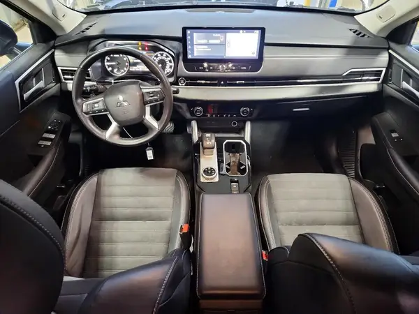 JA4J3VA88SZ020423 2025 MITSUBISHI OUTLANDER - Image 8