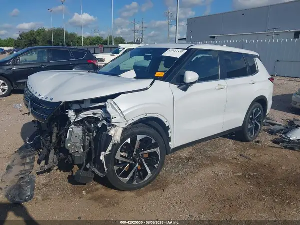 JA4J3VA89RZ035202 2024 MITSUBISHI OUTLANDER - Image 2